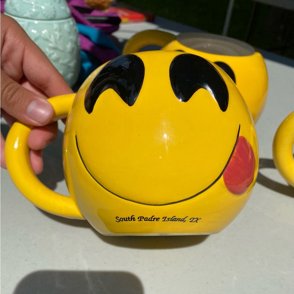 SMILEY MUGS 3pc set 😃 Vintage Large Smiley Face Tongue Mugs Collectible - Picture 10 of 12